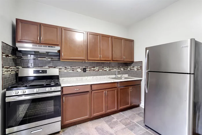 check out this 2 bedroom plus den Condo near Journal Square PATH. low taxes and HOA fees!!! spacious eat-in kitchen with stainless steel appliances, renovated bathroom, newer flooring throughout and high ceiling. Close proximity to all major highways and life essentials.