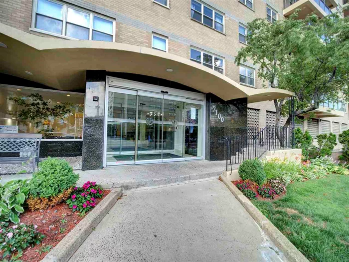 The 7100 is a co-op building only 20 minutes from Manhattan. This unit offers north facing views of the Hudson River and Manhattan. its located in Guttenberg, and it can be customized to your liking, just bring your vision and the possibilities are endless. The building offers an amazing in-ground pool, bbq grill stations, exercise room, 24 hr concierge, garage parking and convenient transportation at your door step. Unit is being sold as-is.