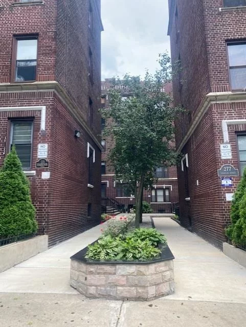 Large two bedroom apartment located in the Lincoln Park area of Jersey City, close to transportation to Exchange Place and NYC. Apartment features include: boxed bedrooms with good closet space, an eat in kitchen with new cabinets and appliances and spacious tiled bathroom. Additional features include: hardwood floors throughout, high ceilings and windows in every room. Maintenance fee includes heat and hot water.