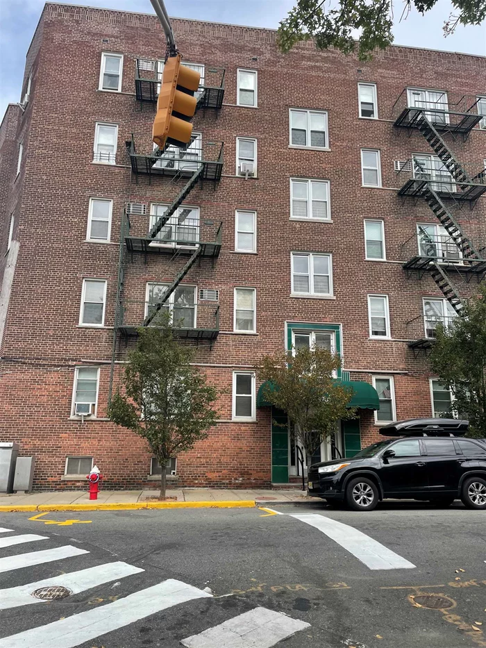 Union city Kennedy Blvd at 17th St, elevator Building, close to NYC/ Hoboken. Modern bath + kitchen, large studio, very bright, great view, washer and dryer in the building.