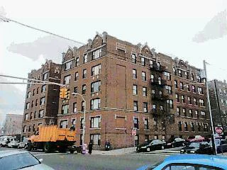 WEEHAWKEN, 1 BR CO OP ON BEND EAST HWFS, GRANITE MARBLE FLOORS, OAK KITCHEN CABINETS, CERAMIC COUNTER TOPS AND FLOORS ALL CERAMIC TILED BATHS LOTS OF SUNSHINE. APT ON 1ST FLOOR. LOTS OF CLOSETS, CHARMING, NYC TRANS AT DOORSTEP. 125, 000 DOLLARS.