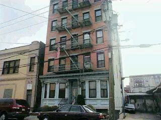 GREAT DUPLEX, LOTS OF WOOD DETAILS, LARGE W.I.C., GOOD SIZED BEDROOMS, HARDWOOD FLOORS UDPATED KITCHEN AND BATHS, SPIRAL STAIRCASE, STRONG WOOD CONST. GAS F.P. W D IN BLG. STRONG CONDO ASSOC. ALARM SYSTEM WELL KEPT COMMON AREA. PRICED TO SELL. ALL OFFERS THRU L.B. 24 HOUR NOTICE. GREAT LIGHT. PET ON PREMISES. LOTS OF BASEMENT STORAGE AVAIL.