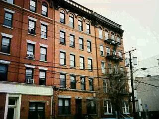 RENOV 1 BR AND DEN EXTRA LARGE UNIT CAN BE 2 BR CONDO, HDWD FLR, STRONG CONDO ASSOCIATION, NICE SIZE DECK, EASY COMMUTE TO NYC, READY TO MOVE RIGHT IN, PRICED RIGHT FOR A QUICK SALE JUST REDUDCED OENER SAYS SELL.EASY TO SHOW VACANT NEW REFRIG WILL BE DELIVERED