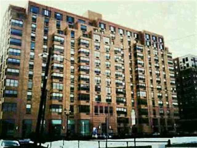 SPACIOUS FLOOR PLAN W/GRAND LR/DR AREA. LARGE PATIO AREA OFF LR AND BEDROOM W/PANORAMIC NY AND NJ VIEWS. W.I.C. FULL SERVICE LUXURY HIGH RISE W/24 HR CONCIERGE. ON SITE SHOPPING, PARKS, MARINA, NY FERRY SERVICE AT DOORSTEP, POOL AND GARAGE PARKING AVAIL. GYM INCL IN MT, SECURE COMPLEX.