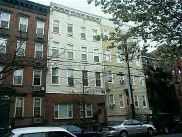 SUNNY TOP FLOOR, SEMI RENOVATED 1 BD HWFLRS, NEW WINDOWS, NEW ROOF, LAUNDRY IN BLDG, H/HW INCLUDED IN MAINT, WOOD BURNING FIREPLACE, EXPOSED BRICK, BEAUTIFUL COMMON BACKYARD AND DECK, GOOD CONDO ASSOC. NEW CARPET WILL BE IN HALLWAY, TENANT LEASE EXPIRES 7/31/04