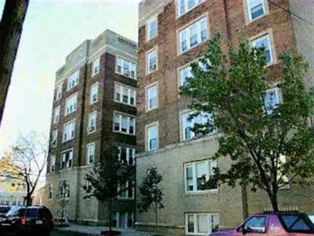 BEAUTIFUL 2 BEDROOM APT. IMMACULATE CONDITION. SOLD AS IS. 1 BLOCK FROM BLVD EAST. 1 BEDROOM WITH NY VIEW. TRANSPORTAION AT DOORSTEP. DONT MISS THIS ONE.