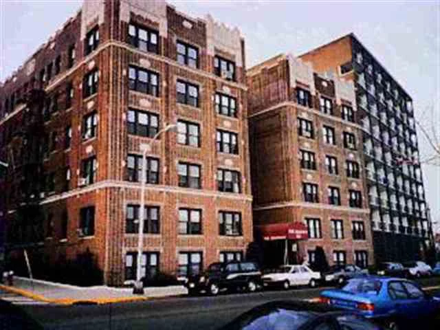 WEEHAWKEN 1.5 BR CONDO ON BLVD EAST ON GROUND LEVEL W/2 SEPERATE ENTRANCES INSIDE AND OUT. HWF'S, CERAMIC BATH, UPDATED KITCHEN, DISHWASHER, REFRIGER- ATOR, VIEW OF SKYLINE FROM OUTSIDE BLDG, NYC TRANS AT DOORSTEP. PET FRIENDLY BLDG.