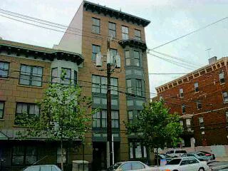 SPACIOUS 1 BR W 9 FOOT CEILING CORNER UNIT W 9 WINDOWS, INCREDIBLE CLOSET SPACE SEPARATE TUB AND SHOWER IN BATHROOM, ROOF ACCESS 1.5 BLOCKS TO LIGHT RAIL, ELEVATOR BLDG TOP FLOOR UNIT 3 YR, TRANSFERABLE PARKING AROUND THE CORNER FOR 110.OLD BUILDING, AIR CONDITIONING AND HEATING UNIT ON ROOF NO NOISE DV