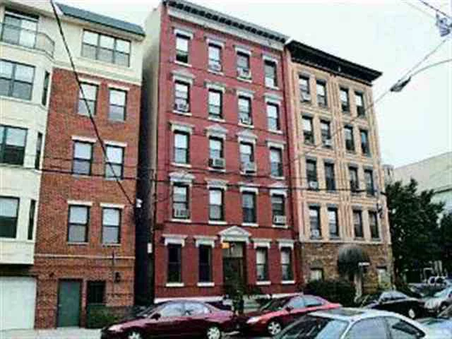 FANTASTIC 2 BR, 2 BATH W HUGE TERRACE AND PARKING. HARDWOOD FLOORS, CENTRAL AIR. QUIET. REAR CONDO. ELEVATOR, PARKING INCLUDED FOR MEDIUM SIZE CAR. THIS ONE WONT LAST. 24 HRS NOTICE. PKG NUMBER 5, LEFT REAR CORNER, MAIT. 39 MO.