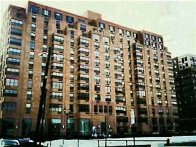 WELCOME TO THE CONSTITUTION. YOU WILL FIND THIS CHARMING 2 BDRM, 2 FULL BATH CONDO. THE PERFECT STARTER TO A LUXURIOUS LIFESTYLE. THE OPEN FLOOR PLAN OFFERS LR, DR W HARDWOOD FLOORS, THE KITCH. IS BRIGHT AND MODERN AND BOASTS GRANITE COUTERTOPS W GENEROUS WORKSPACES. 12 FT CEILINGS W CROWN MOLDINGS GIVE THIS UNIT A LOFT LIKE APPEAL. SOUTHERN EXPOSURE ALLOWS FOR LOTS OF NATURAL LIGHT. CONVENIENTLY LOCATED FOR EASY ACCESS TO NYC.