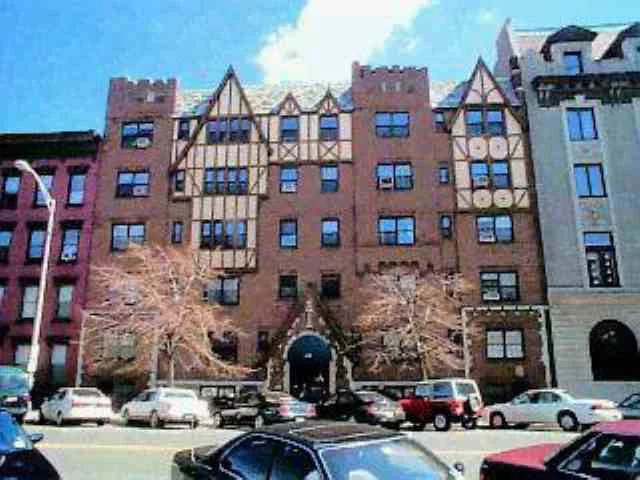 BEAUTIFUL ONE BEDROOM, ONE FULL BATH UNIT FEATURES, LARGE BOX LAYOUT,  HIGH CEILINGS, HARDWOOD FLOORS THROUGHOUT DISHWASHER, CROWN MOLDING. ELEGANTLY DECORATED LOBBY WITH FIREPLACE, ON SITE SUPER , LAUNDRY IN BUILDING, ELEVATOR AND STORAGE AVAILABLE COMMON COURTYARD. UNIT IN PRISTINE CONDITION. BRING ALL OFFERS