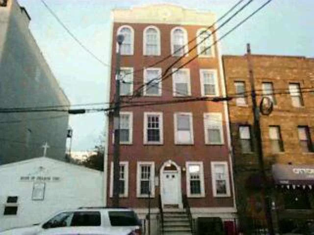 LOTS OF POTENTIALS, NICE 2 BED CONDO BRIGHT HARDWOOD FLOORS, CENTRAL AC, BEDROOMS ARE ON OPPOSITE SIDES, W D HOOK UP.