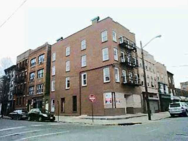 BRAN NEW 1 BR CONDO IN SOLID BRICK BUILDING, DONT LET THIS GREAT OPPORTUNITY FOR 1ST TIME BUYERS OR INVESTMENTS PASS YOU BY, TOP OF THE LINE KITCHEN AND BATHROOM W HARDWOOD FLOORS THROUGHOUT. VACANT JUST GO AND SHOW