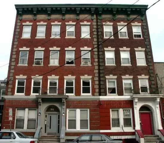 EXCELLENT OPPORTUNITY TO PURCHASE A 2 BRM 2 BTH AT A REASONABLE PRICE. NEEDS UPGRADING & COSMETICS. NEWLY RENOVATED COMMON AREA, ONLY 5 BLKS TO LITE RAIL ELEVATOR OR NYC BUS ON CORNER. 1/2 BLK TO RIVERVIEW PARK