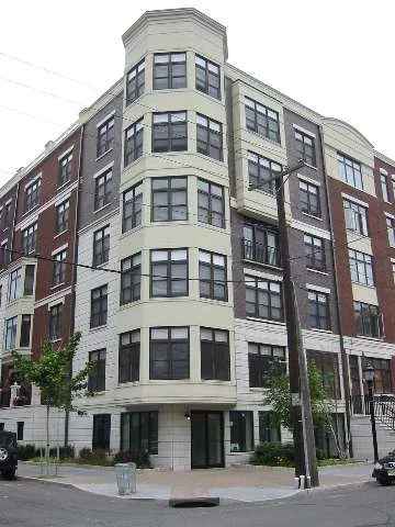 WELCOME TO UPPER GRAND 1BR W EXTRA LG KITCHEN, GRANITE COUNTERS, 42IN CUSTOM CABINETS, STAINLESS STEEL APPLIANCES. YOU CAN COMFORTABLE PUT 5 BAR STOOLS AT KITCHEN COUNTERS. 9 FOOT CEILINGS. LARGE LIVING AREA. WALK IN CLOSET IN BEDROOM HAS CUSTOM CLOSET ORGANIZER.