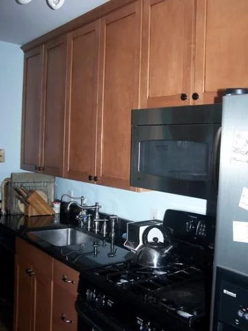 FABULOUS 1 BEDROOM CONDO IN DOWNTOWN JC. 1 BLOCK FROM GROVE STREET PATH. GREAT LAYOUT MAKES THE 625 SQUARE FEET FEEL EXTREMELY SPACIOUS. HUGE WINDOWS GIVE THIS UNIT FANTASTIC NATURAL LIGHT. UNIT ALSO FEATURES GORGEOUS RENOVATED KITCHEN W/ 42 CABINETS. ABSOLUTE BLACK GRANITE AMD NEW RANGE FRIDGE. GREAT UNIT IN ELEVATOR BUILDING.