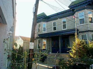 WEEHAWKEN 2F ON DEAD END STREET, PRIVATE W 6/6 ROOMS, NEW WINDOWS, NEW 220 ELECTRIC, SEPERATE UTITLTIES, HWFS, NICE YARD AND PARKING 212, 500