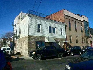 RECENTLY RENOVATED BRIGHT SPACIOUS UNITS, NYC VIEWS, ROOF DECK, UNFINISHED COMMERCIAL SPACE READY TO BUILD OUT. VACANT AND EASY TO SHOW. LOCATED IN RAPIDLY DEVELOPING CLIFF AREA OF UNION CITY FACING NY CITY. ALL UNITS UTILITIES SEPARATED.