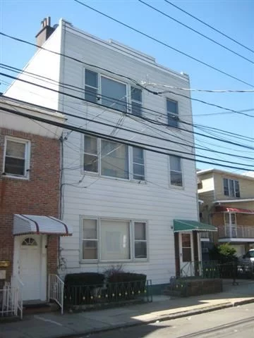 Perfect 3 family investment. 3 1 bed with small extra bedroom/den in unit 2 & unit 3. Full bsmt. Beautiful enclosed backyard/patio southern exposure. Unit 3 completely renovated/ Unit 1 & 2 old world charm. Current green card & No Lead cert.