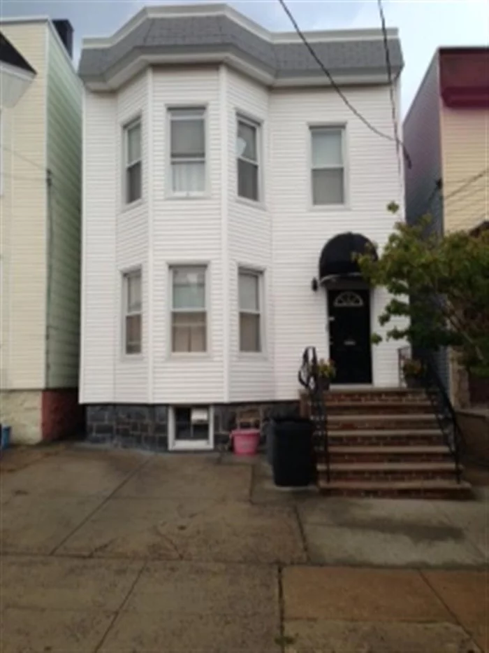 2 FAMILY ON OAK STREET W/ 5 & 5.5 ROOMS. NEEDS TLC, WITH ONE CAR PARKING SPACE IN FRONT. HAS FINISHED BASEMENT. NEEDS RENOVATIONS & REHAB THROUGHOUT.
