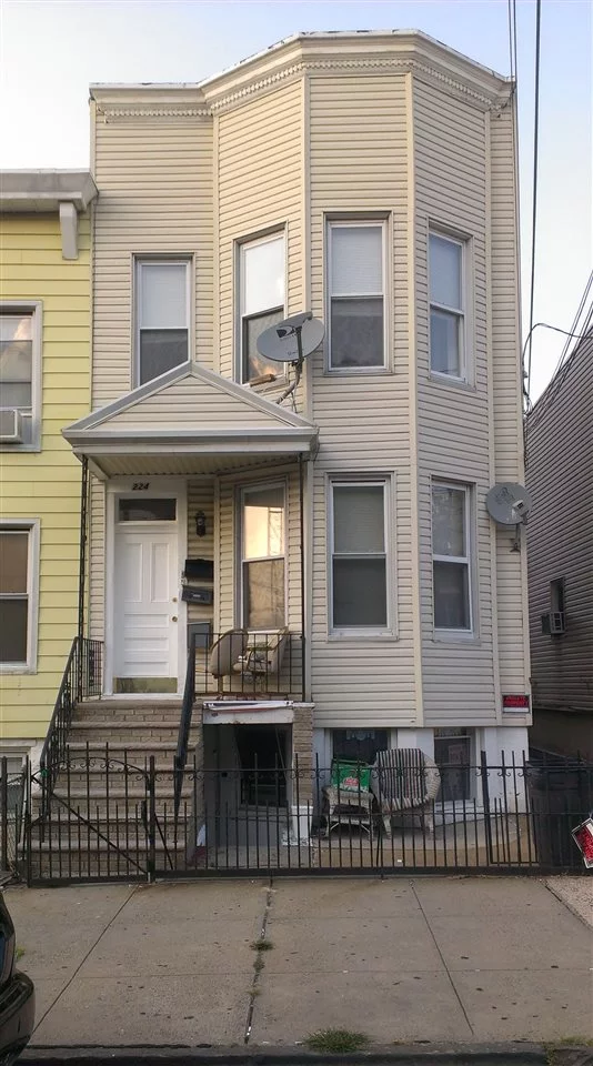 Price Reduced!! Conv loc in the Heights sec of Kennedy and Central Ave with nearby trans., shop & parks. Ren. and improv bths, new flrs and improv kit. 3 car coverd gar and pkng for most cars. fin bsment and full bths on each flr. Sep H/HW. Excell investment. Move-in ready.