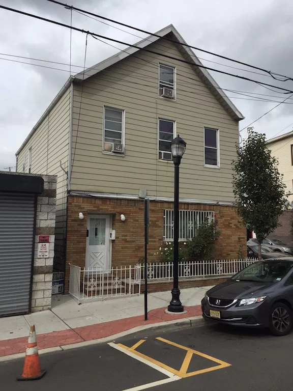 FANTASTIC, UNION CITY, 2 FAMILY HOME. CLOSE TO WASHINGTON PARK, HBLR LIGHT RAIL STATION, AND NYC BUSES. GREAT FOR A INVESTOR, FIRST TIME HOME BUYER, OR OWNER OCCUPANT. PROPERTY IS IN GOOD/MOVE IN CONDITION BUT IS NOT UPDATED. PRICED TO SELL. 1ST FLOOR UNIT COULD BE CONVERTED TO A DUPLEX WITH USE OF THE BASEMENT!