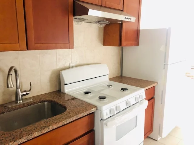 Welcome to this 2 Family Home located in the heart of Union City. First floor features 3 bed/2 bath with updated kitchen and bathroom. Second floor features 2 bed/1 bath. Close to all major transportation.