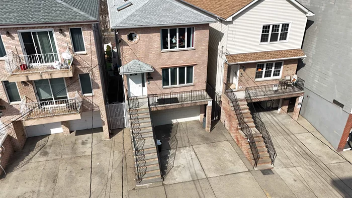 2 FAMILY LOCATED IN HIGHLY DESIRABLE AREA IN NORTH BERGEN. INCOME PRODUCING PROPERTY OR OWNER OCCUPIED. SPACIOUS 3 BEDROOM AND 2 FULL BATH IN EACH UNIT. UNIT 1 CURRENTLY VACANT. CLOSE TO TRANSPORTATION TO NYC AND SHOPPING CENTER.