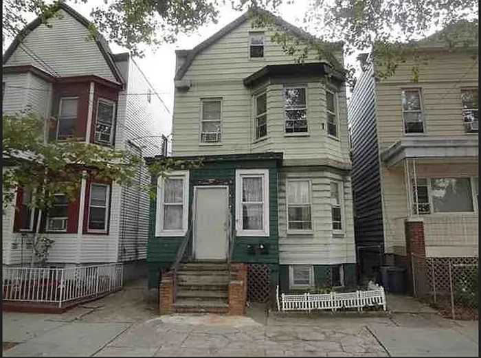 lovely home with high ceilings on great street in Clerk street Spacious living room, dining room,  back yard. Need some TLC