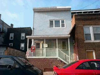 LOCATION LOCATION THIS 2 FAM WELL MAINTAIN WITH FINISHED BSMT TOTAL 6 BDRMS OWNER OCCUPIED AND COLLECT 1700 RENT, SEP UTITLTIES VERY CLOSE TO LINCOLN TUNNEL IF THE SELLER AGENT SELLS THE COMM 4 PERCENT THE SELLER HAS CONTENGE TO FIND THE HOUSE