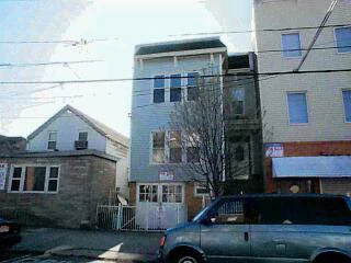 2 FAIMLY WITH 2 CAR PARKING POT 150/MO/EACH PLUS CAR PORT AND BONUS APT. GRET BUILDING, GREAT LOCATION. CAN BE BOUGHT AS PACKAGE W/1408 AND 1406 NEW YORK AVE.