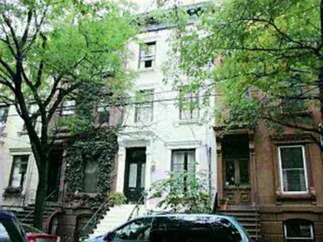 THIS LUXURIOUS DETAILED BROWNSTONE IN FASHIONABLE VAN VORST PARK IS UP MARKET LIVING AT ITS BEST HIGH CEILINGS, CUSTOM MATERIALS AND ATTENTION TO THE HIGHEST DETAIL, MAKE THIS ONE OF A KIND HOME A MUST SEE. PARKING NEARBY IS AVAILABLE. COME AND MARVEL AT THE VICTORIAN SPLENDOR WITH MODERN OVER TONES.