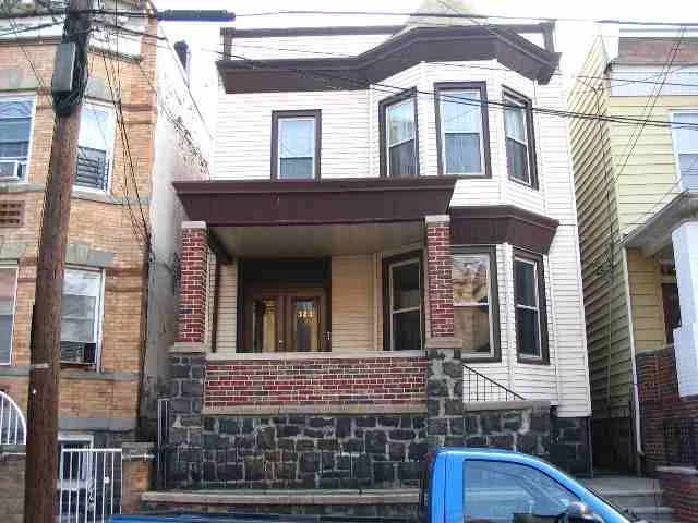 CLOSE TO SHOPPING 2.5 BLOCKS FROM HUDSON RIVER 2 BLOCKS FROM BOULEVARD EAST CLOSE TO SCHOOLS