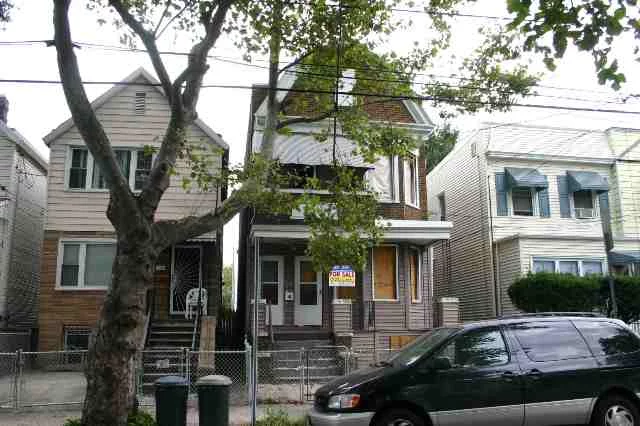 FANTASTIC OPPORTUNITY TO INVEST AND FLIP OR RENT OUT. THIS HOME NEEDS TLC. GREAT SECTION OF JC WEST BERGEN. CLOSE TO TRANSPORTATION. CALL FOR MORE DETAILS.