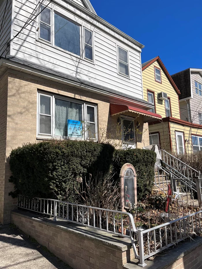 3 bedroom, 1 bath, wall to wall carpet, eat in kitchen, living room, formal dining room, use of washer/dryer in basement. Across from Horace Mann Grammar School. close to shopping, public buses, light rail station, and Hudson County Park.