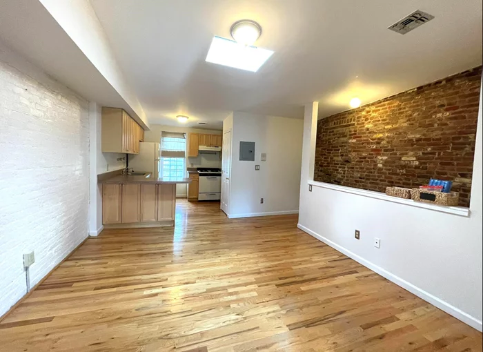 This Sun-filled bright south facing one bedroom unit has central A/C, exposed brick wall, original hardwood floor, Few blocks away from Hamilton Park and downtown Jersey City as well as retail shops at Newport Centre Mall. Transportation options available, Grove Street & Newport PATH stations and the Harsimus Cove Light Rail station.