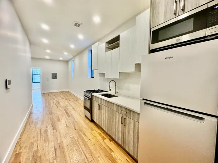 2 BED 2 BATH IN JSQ NEAR NEWARK AVE ENJOY THIS LUXURIOUS APARTMENT with your family or roommates! 2nd floor apartment with washer and dryer in unit! Near to shopping and path. No parking!  -wall A.C / Heat split unit - Washer and dryer - condo grade appliances