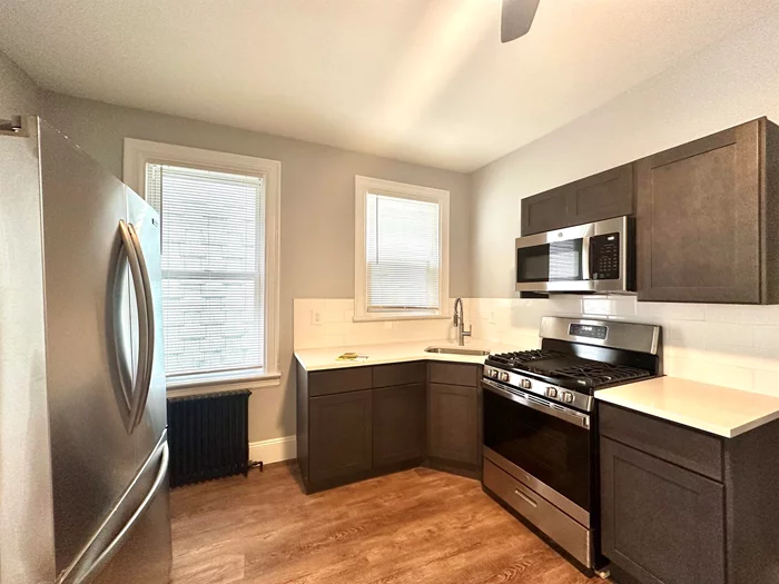 2 bed 1 bathroom in JC Heights!  Newly updated 1st floor apartment! New stainless steel appliances! Next to park. Walking distance to stores and JSQ.