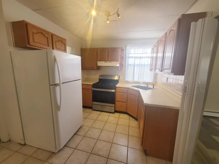 1st floor one bedroom, freshly painted,  hardwood floors, coin operated washer dryers, outstanding location just 1 1/2 blocks from 22nd street light rail, close to mini malls, & major highways. Shared backyard. Sorry no pets. Credit check required and tenant pays rental fee.
