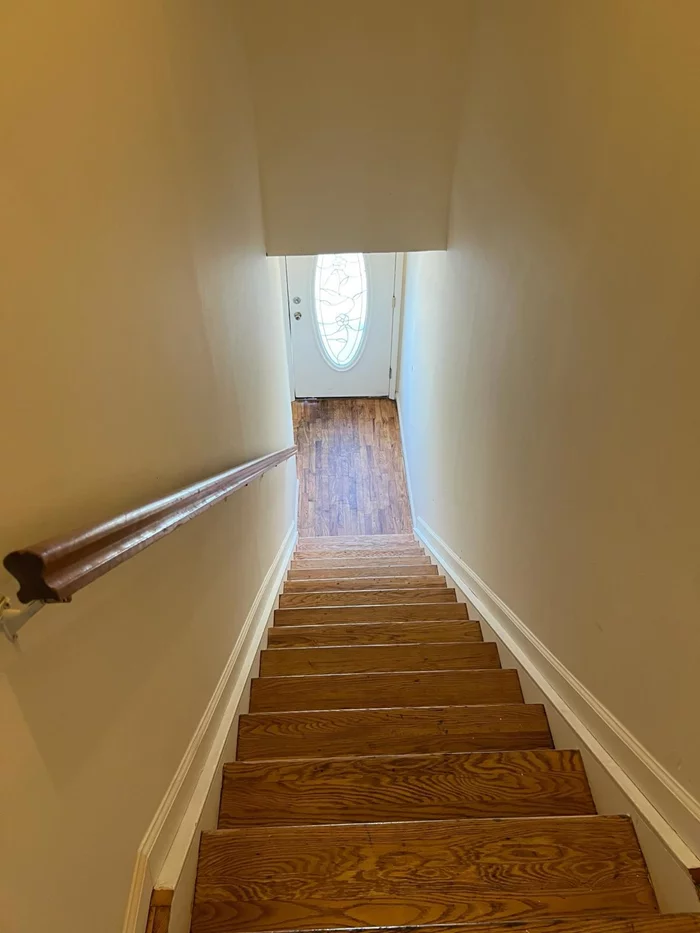 FRESHLY PAINTED 3/2 HARWOOD FLOORS RECENTLY DONE. 1 PARKING SPOT AVAILABLE, HEAT AND HW SEPARATE. WASHER AND DRYER INSIDE THE UNIT. 1 MONTH RENT, 1 MONTH REALTOR FEE, 1 1/2 MONTH SECURITY. CLOSE TO LIGHT RAIL SYSTEM