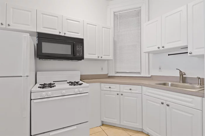 1 bed/1 bath in trendy downtown Hoboken. Walk into hardwood floors spread throughout the apartment with a large bedroom and living space with tons of natural light. Building has a washer/dryer in the basement. Close to shopping, restaurants, bars, buses, parks, schools, and Path. No pet building. Available now. Heat and hot water included!