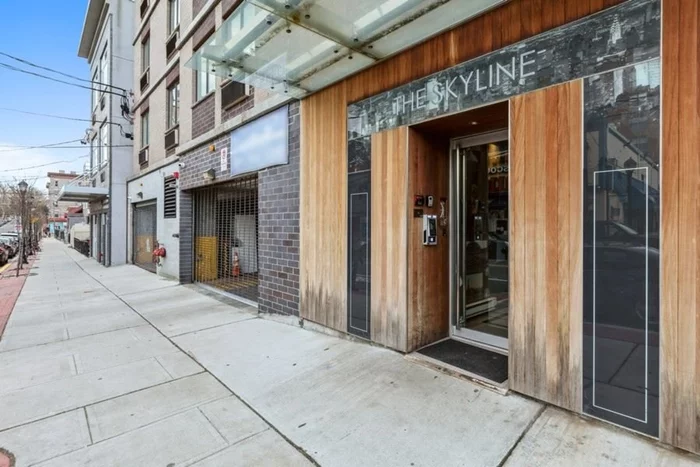 Welcome to the Skyline! Oversized 2BR/2BA apartment with high ceilings in stunning, 10-story elevator. Spacious unit features hardwood floors throughout, open kitchens with granite counters and stainless steel appliances, built-in A/C, washer/dryer in unit and lots of closet space. Pet friendly and on site super. ***PHOTOS OF SIMILAR UNIT***