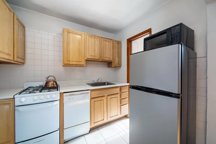 Cozy and clean 1BD in a well-maintained building. H/HW included. Unit features hardwood floor, dishwasher, high ceiling w/ fans, shared laundry room in the basement. Super on premises, very close to public transportation to NYC and short distance to 14th St ferry station and public garages nearby. Centrally located to restaurants, shopping & entertainment. NO pets, NO smoking. Available for 6/1 move in.