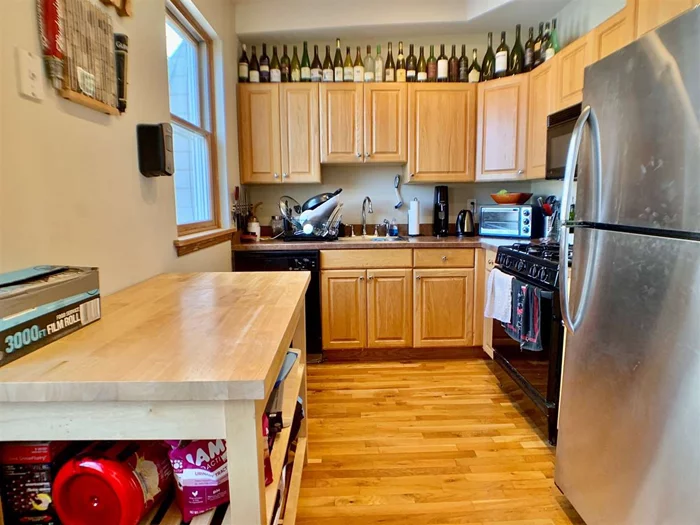 AVAIL 7/1 -- Great sized 2 bed/1 bath located in a prime Hoboken area. Features include washer/dryer in unit, central air and heat, hardwood floors, dishwasher, high ceilings, exposed brick, and skylights. Close to shops, restaurants, parks, transportation, nightlife, and more! Schedule a showing today!