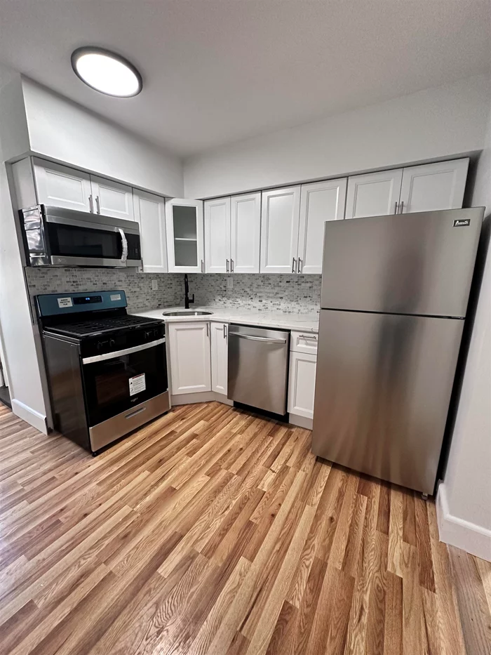 Newly renovated 1 bedroom unit in the SOHO section of downtown Jersey City that is flooded with tons of natural light. All appliances & windows are new! Tenant responsible for their own utilities. Application/credit check required. No pets. Text to see a video of the unit!