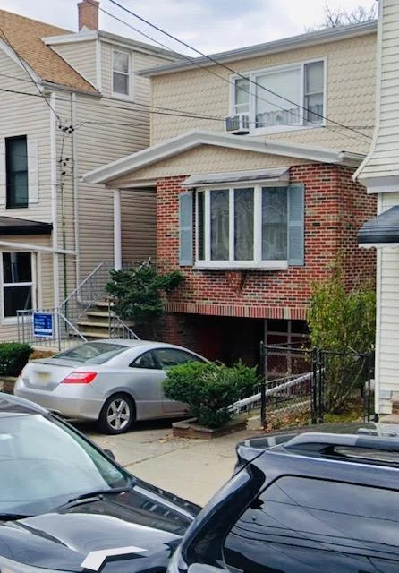 Two bedroom apartment located on the 2nd floor of an owner occupied home. Very close to public transportation, local shops, restaurants and easy access to and from the NJ Turnpike and Route 440. No pets, No laundry, street parking.