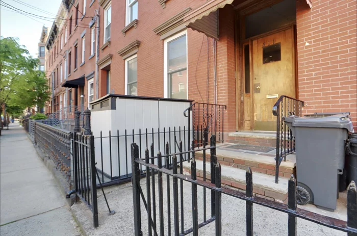 Spacious 2 bed 1 bath available on highly sought after Garden Street. Right near Washington St, parks, Path, ferry, uptown midtown, downtown. Don't miss your opportunity to call this home before the summer! Video available upon request
