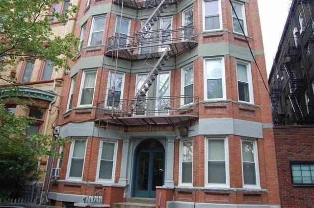 AVAIL 8/1 -- Prime Location! One bed one bath apartment with hardwood floors, heat and hot water included in rent, washer and dryer in the building. Amazing location to NYC transportation and Washington St. Close to all parks, schools, houses of worship, restaurants, mass transit, and more! *photos may be of similar unit in building*