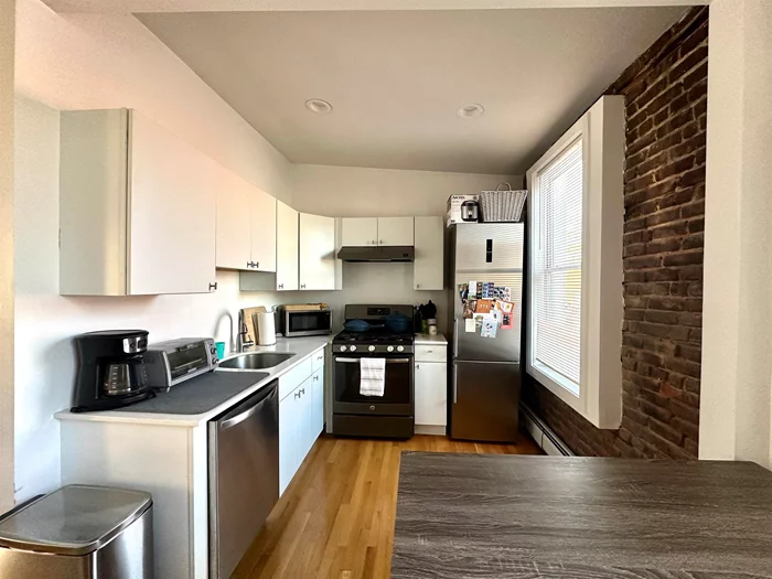 Welcome to this 1 bedroom plus den stunning apartment! Lots of natural sunlight in every area of the apartment. Enjoy hosting with an open concept kitchen and living room area. Lots of closet space! Walking distance to Hoboken and 2nd st Lightrail station. Pets are case by case with a fee. Laundromat, grocery and shopping centers are at a walking distance.