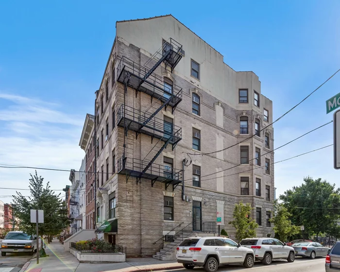 Move in ready! Bright and airy two bedroom in elevator building, high ceilings, hardwood floors, granite counter-tops, stainless steel appliances, and breakfast bar. Lots of windows for natural light. Laundry room in building.
